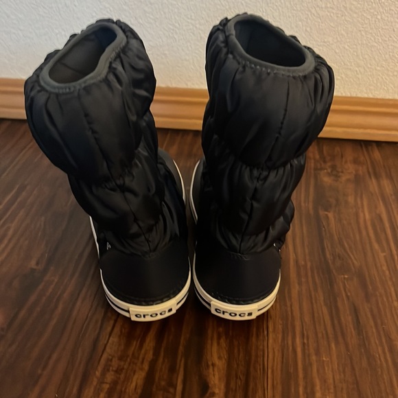 CROCS Women's Winter Puff Boot, size 6 - Picture 3 of 5